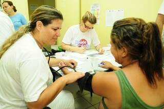 Foram 1600 atendimentos nos postos de saúde de Campo Grande (Fotos: Rodrigo Pazinato)