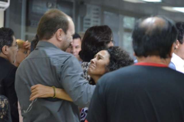 Aliados de Bernal choram com retorno e planejam festa em aeroporto