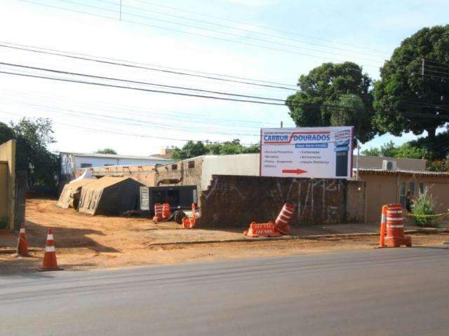 Obra na Brilhante para de novo e Ex&eacute;rcito culpa &quot;solo &uacute;mido&quot;