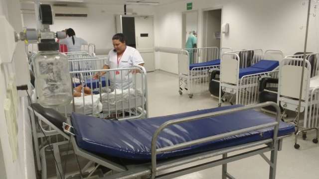 &Agrave; espera da alta, a vida de quem vai ver 2017 chegar pela janela do hospital