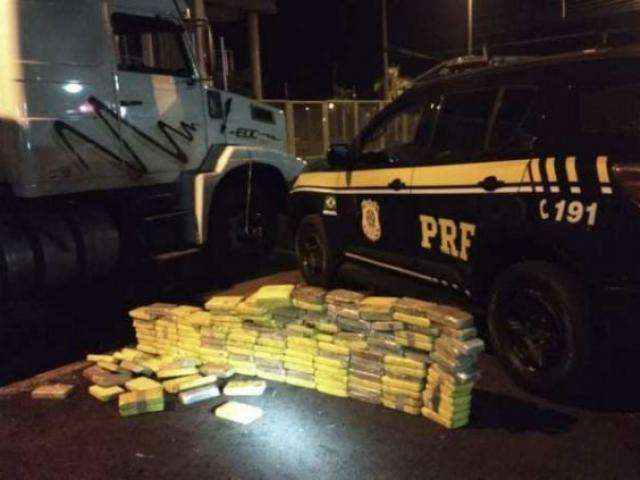 PRF apreende 159,6 quilos de coca&iacute;na escondidos em carga de ferro