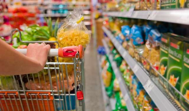 Cesta b&aacute;sica registra alta de 3,96% e vai a R$ 336,87 em fevereiro
