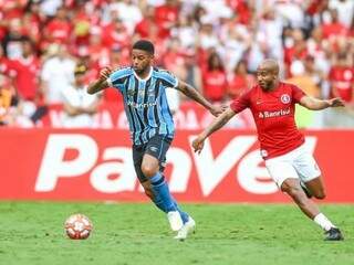 André tenta escapar da marcação da defesa do Colorado (Foto: Grêmio/Divulgação)