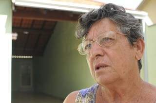 A aposentada Juraci de Souza, de 65 anos, disse que viveu cena de horror com o ataque dos pitbulls (Foto: Alcides Neto)