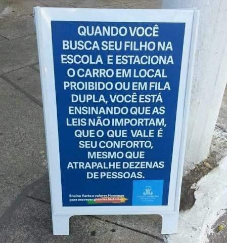Na volta &agrave;s aulas, drone vira &ldquo;arma&rdquo; contra fila dupla na porta de escola