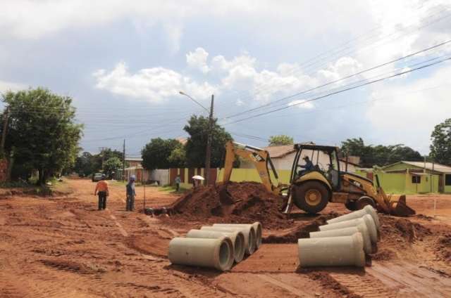 Prefeitura inicia drenagem em ruas que receber&atilde;o asfalto na Mata do Jacinto