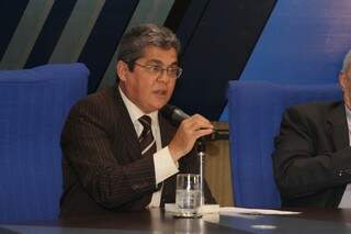 Conselheiro Waldir Neves espera resposta de Bernal para concluir relatório  (Foto: Arquivo)