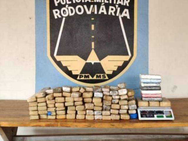 Jovem &eacute; preso com 90 tabletes de maconha e coca&iacute;na na BR-163