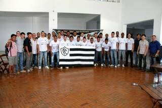 O elenco tem 24 jogadores, incluindo dois ainda das categorias de base do clube e outros dois da cidade que já defenderam a camisa do Corumbaense (Foto: Diário Corumbaense)