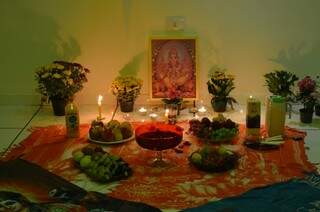 Altar montado para Ganesha, o Deus da prosperidade  (Foto: Naiane Mesquita)