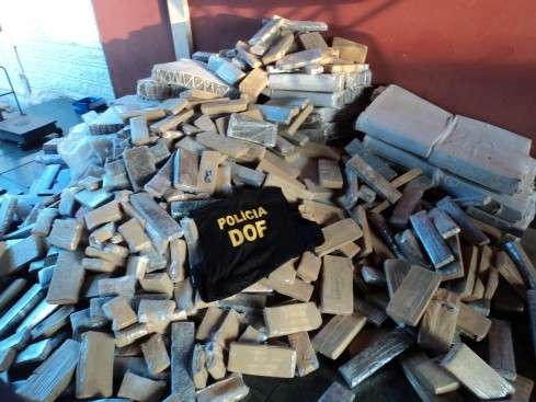 Policiais encontram 1,5 t de maconha em bitrem