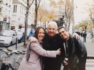Fabiana (filha), Pedro e Guto (amigo) durante viagem de aniversário a Paris. (Foto: Arquivo Pessoal) 