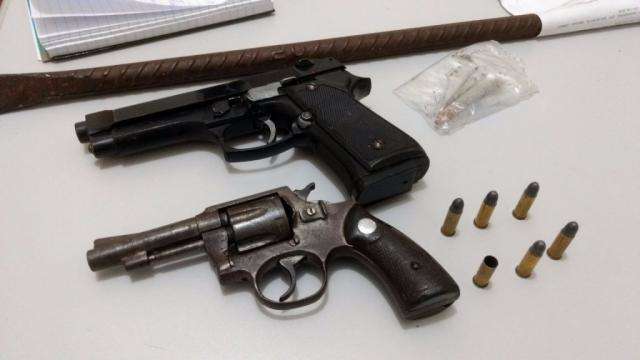 Suspeito morre em troca de tiros com a pol&iacute;cia durante tentativa de furto