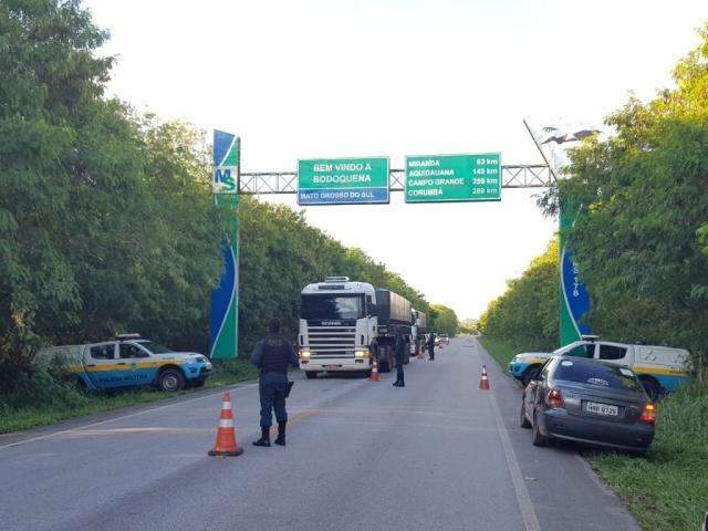 Estradas estaduais t&ecirc;m dois mortos e 576 motoristas multados