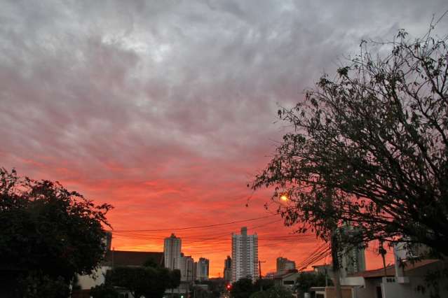 Dia amanhece nublado e previs&atilde;o &eacute; de chuva em algumas cidades de MS