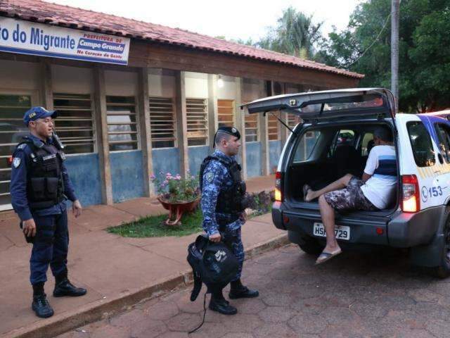 Opera&ccedil;&atilde;o no Cetremi captura foragido da Justi&ccedil;a e apreende facas e drogas