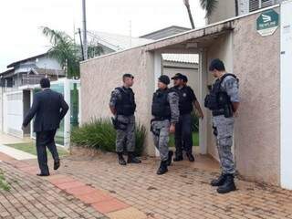 Policiais estiveram na casa de Vavas para cumprir mandados. (Foto: Geisy Garnes/Arquivo)
