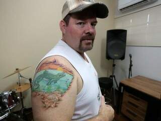 Paulo tem apenas uma tatuagem em referência ao Estado, mas pretende fazer outra. (Foto: Marcelo Victor)