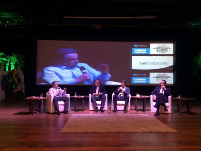 Durante Bienal, fazendeiros pedem perman&ecirc;ncia de presidente da Embrapa