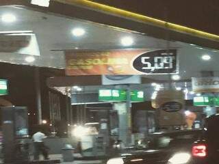 Preço da gasolina comum em Dourados (Foto: Direto das Ruas)