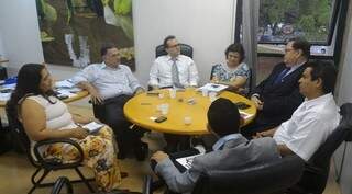 Reunião entre representantes do governo e pesquisadores detalhou funcionamento da unidade móvel. (Foto:Divulgação)
