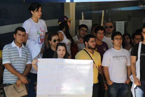 Acadêmicos de Direito fazem novo protesto contra aumento da mensalidade hoje 