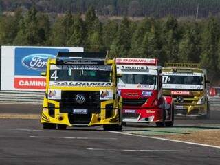 Grid de largada será liderado por Felipe Giaffone, Roberval Andrade e Renato Martins (Foto: Vanderley Soares/Copa Truck)