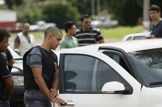 Thiago é o único dos presos que participa da reconstituição até o momento (Foto: Cleber Gellio)