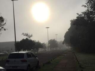 Dia amanheceu com neblina no Parque dos Poderes, em Campo Grande (Foto: Direto das Ruas)