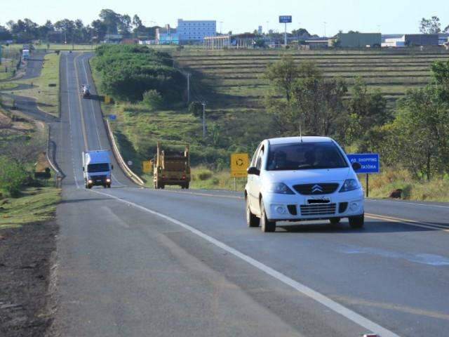 Motoristas ignoram lei que obriga uso do farol baixo de dia em rodovias