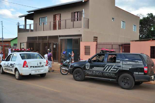  Adolescente &eacute; baleada durante assalto em loja de roupas no Santa Em&iacute;lia