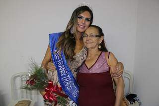 Avó orgulhosa da neta, Carmelita fez questão de assistir Priscilla vencer o concurso (Foto: Kimberly Teodoro)