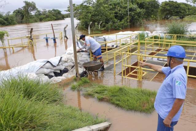 Rio sobe 6,4 metros, mas Sanesul consegue evitar alagamento de esta&ccedil;&atilde;o