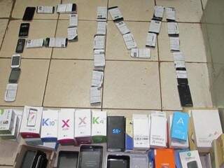 Celulares e tablets furtados foram recuperados pela polícia (Foto: Aislan Nonato / Ifato)