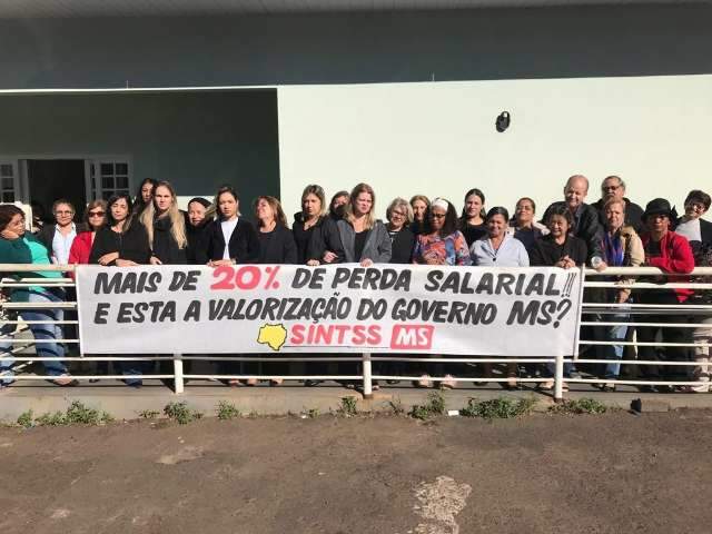 Na Casa da Sa&uacute;de, pacientes se deparam com servidores de bra&ccedil;os cruzados