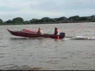 Equipes voltaram para o Rio Paraguai, em busca por homem desaparecido (Foto: Corpo de Bombeiros)