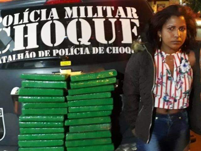 Em carro pedido por aplicativo, mulher &eacute; presa com mala cheia de maconha