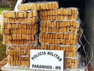 Camionete &eacute; abandonada com 481 tabletes de maconha pela MS-295