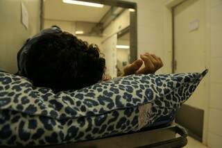 Paciente a espera de leito no HU no ano passado(Foto: João Paulo Gonçalves/ Arquivo)