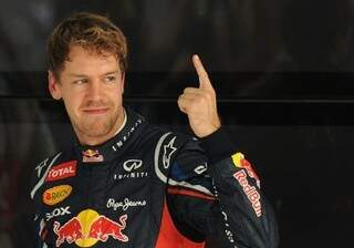 Vettel dispara na liderança da F1. (foto: Reuters)