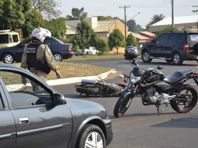  Dois motociclistas ficam feridos em acidente na Gunter Hans 