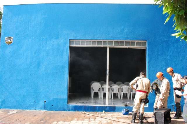 Curto-circuito provoca in&iacute;cio de inc&ecirc;ndio em igreja na Pedro Celestino 