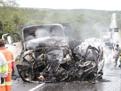 V&iacute;timas carbonizadas em acidente da BR-163 tinham 35 e 18 anos