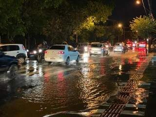 Ver&atilde;o nem chegou, mas pancadas de chuva atingem Capital o dia todo