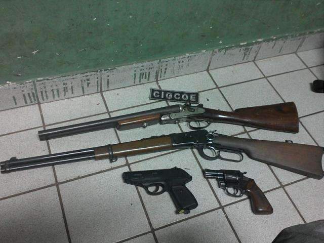 Ap&oacute;s den&uacute;ncia, homem &eacute; preso com 4 armas e muni&ccedil;&otilde;es no Jardim Noroeste