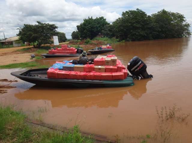 Organiza&ccedil;&atilde;o transportava cigarros contrabandeados por rios, diz PF