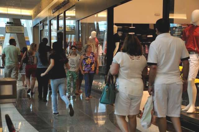 Promo&ccedil;&otilde;es continuam e shoppings oferecem descontos de at&eacute; 70%