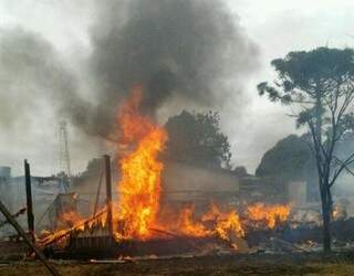 Incêndio matou seis pessoas em Coronel Sapucaia. (Foto: Marizete Espíndola)