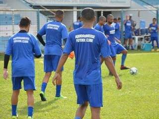 Jogadores do time durante treino. (Foto: Reprodução/Facebook) 