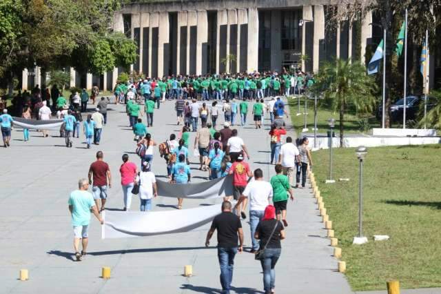 Pescadores de 9 cidades fazem protesto no Parque dos Poderes
